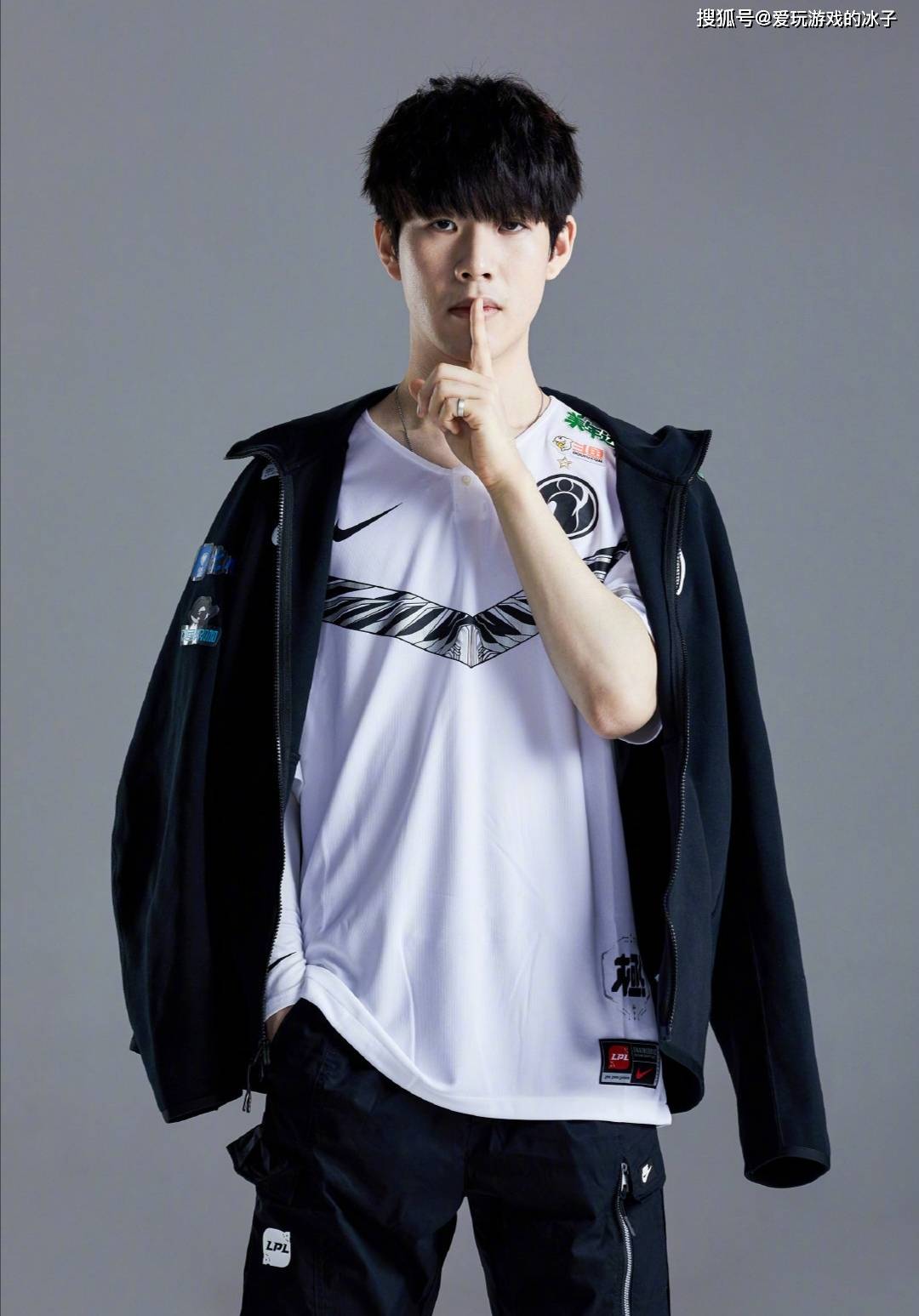 惹人笑又惹 惹人笑又惹